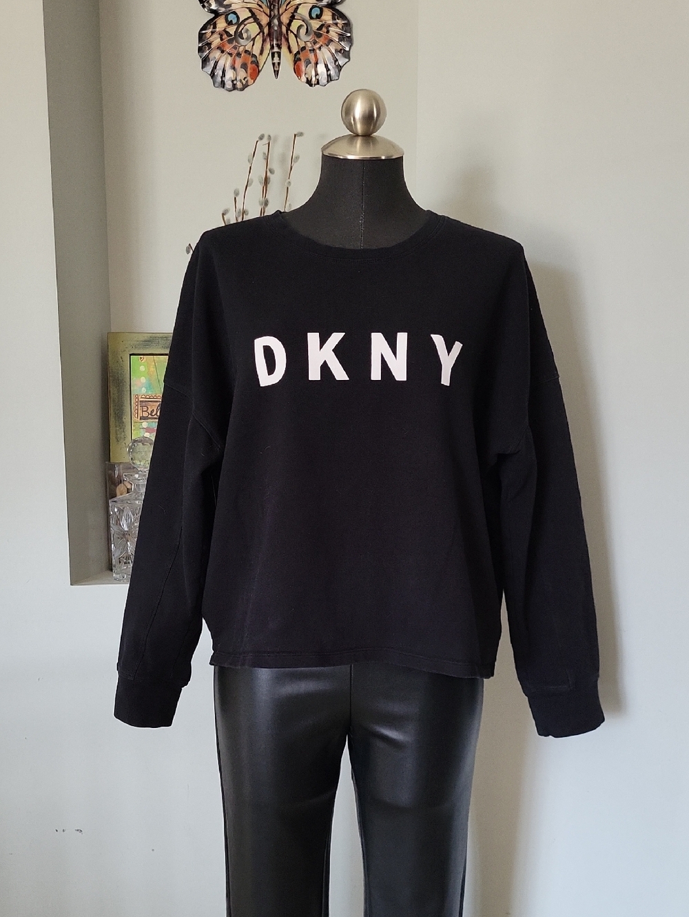 DKNY Black cropped Crewneck Logo Sweatshirt Sz Large